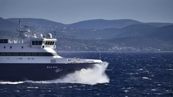 Πάρος: Προσέκρουσε επιβατηγό πλοίο στο λιμάνι - Ταλαιπωρία για χιλιάδες επιβάτες