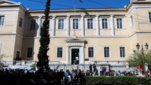 Δημόσιο: Πόσο πιθανή είναι η επιστροφή 13ου και 14ου μισθού