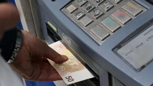 συντάξεις παίρνουν απο ΑΤΜ