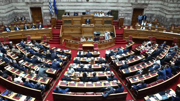 Βουλή: Ψηφίζεται το νομοσχέδιο για τον Τύπο - Αντιδράσεις για «φίμωση»