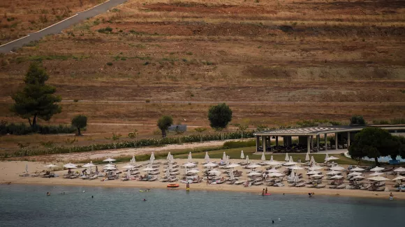 Χαλκιδική: Τέλος στις μόνιμες ξαπλώστρες και ομπρέλες