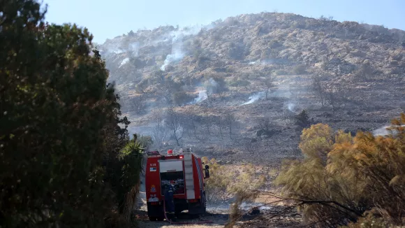 Μαίνεται η φωτιά σε Δροσοπηγή και Κρυονέρι - Καίγονται σπίτια