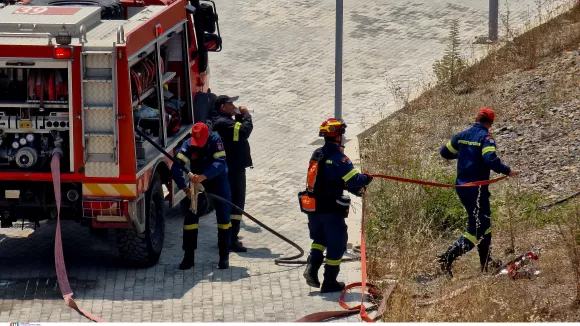 Φωτά τώρα στην Εύβοια - Σπεύδουν 60 πυροσβέστες