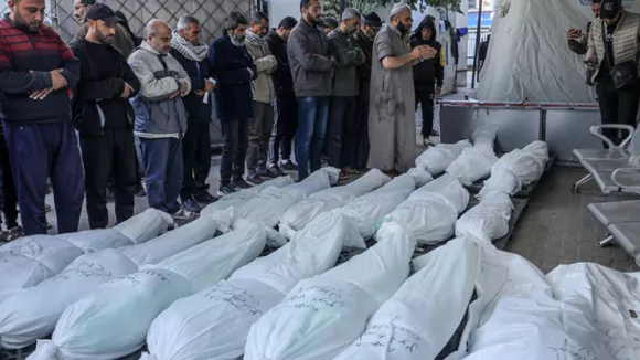 «Είδα πτώματα ακρωτηριασμένα και καμένα»: Νέο μακελείο στη Γαζα, πάνω από 100 νεκροί