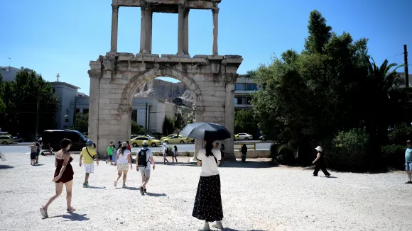 Εισβάλει ο «θερμικός θόλος» στην Ελλάδα - Μέχρι 43 βαθμούς ο υδράργυρος
