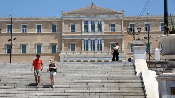 Καιρός: Πέφτει σήμερα η θερμοκρασία - Πότε θα δούμε 44αρια