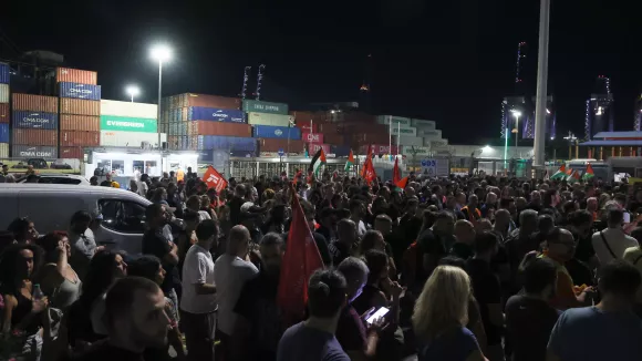 Πειραιάς: Λιμενεργάτες μπλόκαραν ξανά στρατιωτικό φορτίο για Ισραήλ