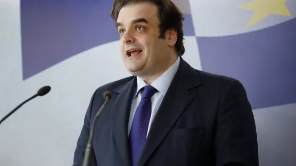 Πιερρακάκης: Έρχονται μηδενικές χρεώσεις για πελάτες τραπεζών 