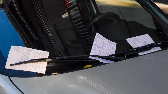 Τέλος «ξεχασμένες» κλήσεις στάθμευσης - Παραγράφονται στην 3ετία!