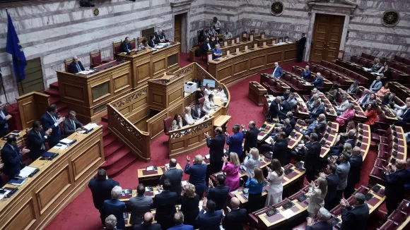Νόμος το σχέδιο για τη δημοσιονομική ισορροπία – Υπέρ ΝΔ και ΠΑΣΟΚ