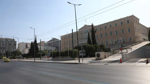 Η Αθήνα ερήμωσε: Εικόνες από την άδεια πόλη τον Δεκαπενταύγουστο