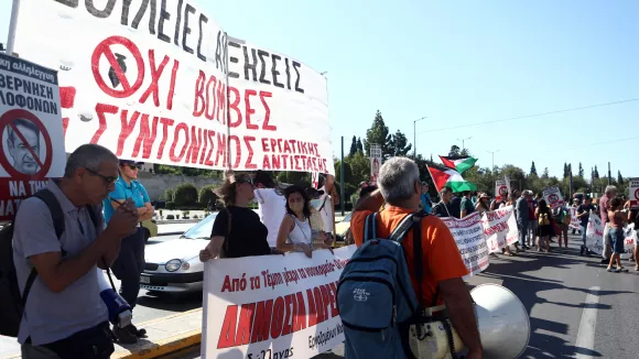 Απεργία ΑΔΕΔΥ: Σε εξέλιξη η συγκέντρωση στο Σύνταγμα (εικόνες)