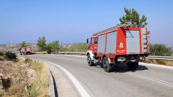 Φωτιά στην Ιονία Οδό: Καίει σε χωράφια - Από την Παλαιά Εθνική η κυκλοφορία