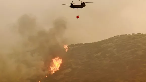 Φωτιά στα Πετράλωνα Μεσσηνίας: Εκκενώνονται σπίτια, απειλούνται από τη φωτιά