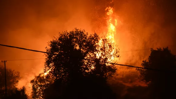 Σε ύφεση τα μέτωπα σε Συχαινά και Στρατώνι - Μαίνεται η φωτιά στη Χίο