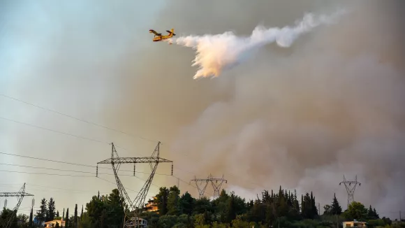 Φωτιά τώρα στο Λαύριο - Επιχειρούν εναέρια μέσα