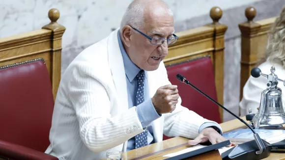 Κακλαμάνης: Διαψεύδει τα περί επιδόματος στους υπαλλήλους της Βουλής