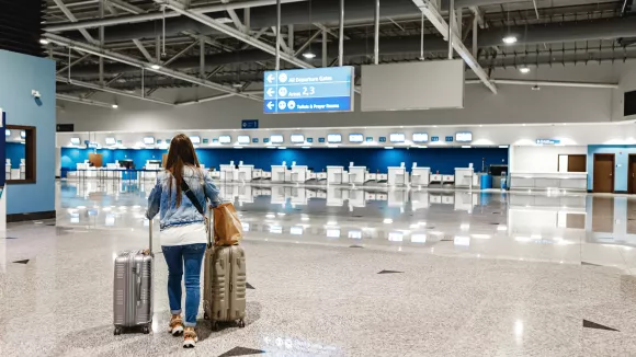 Συναγερμός: Κυβερνοεπίθεση «παραλύει» συστήματα check-in σε μεγάλα ευρωπαϊκά αεροδρόμια
