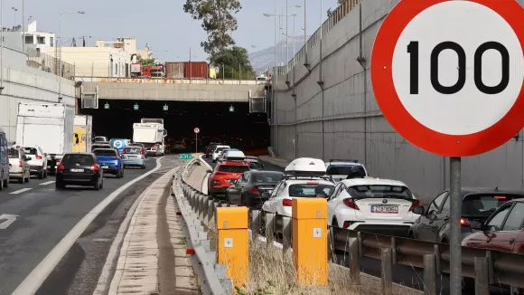 Αττική Οδός: Σύγκρουση οχημάτων - Καθυστερήσεις από Ανθούσα έως Κάντζα