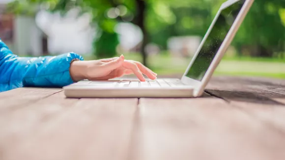 Gigabit Voucher: Άνοιξε η πλατφόρμα - Πώς θα πάρετε 200 ευρώ