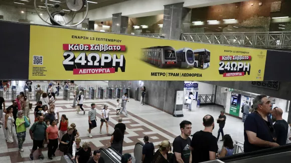 Πρεμιέρα για την 24ωρη λειτουργία ΜΜΜ: Πλήθος κόσμου «πλημμύρισε» τα βαγόνια (φωτογραφίες)