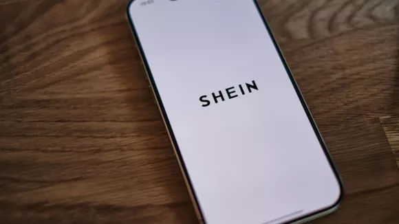 «Φρένο» στα φθηνά δέματα από Shein και Temu βάζει η Κομισιόν