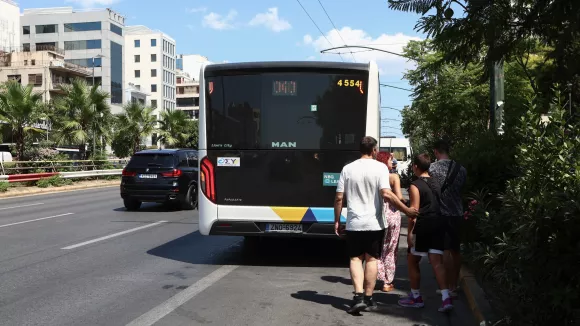 Σοβαρό τροχαίο στη Συγγρού: Λεωφορείο συγκρούστηκε με γερανό (εικόνες)