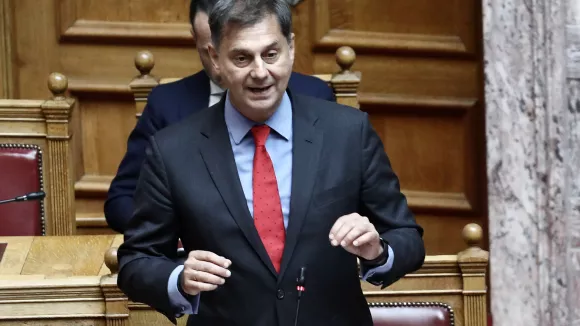 Χάρης Θεοχάρης: Άγνωστοι έβαλαν φωτιά στην είσοδο του γραφείου του