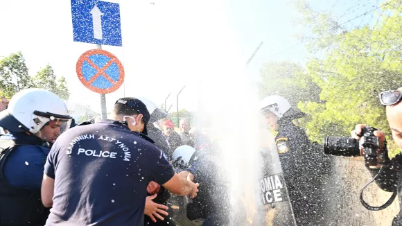 Επίσκεψη Μητσοτάκη στο «Αττικόν»: Επεισόδια μεταξύ αστυνομίας και εργαζομένων