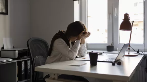 Οι μισθοί δεν φτάνουν και το άγχος κυριαρχεί – Τι δείχνει νέα έρευνα για τους Έλληνες εργαζομένους