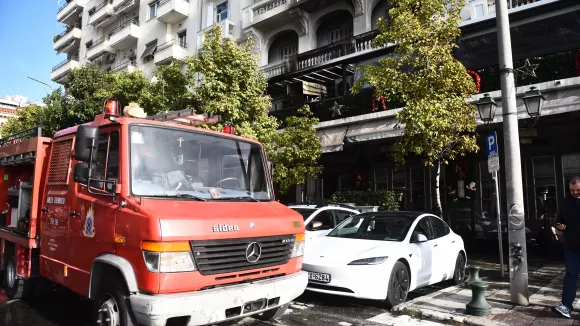 Θεσσαλονίκη: Φωτιά τώρα στο κέντρο - Κατάστημα τυλίχθηκε στις φλόγες