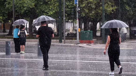 Καιρός: Βροχερός και σήμερα - Νέο κύμα κακοκαιρίας από αύριο