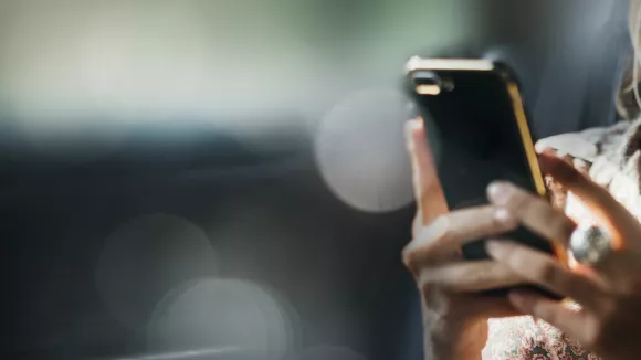 Το κινητό σας κρύβει περισσότερα μικρόβια απ’ όσα φαντάζεστε - Πώς να τα εξαφανίσετε!