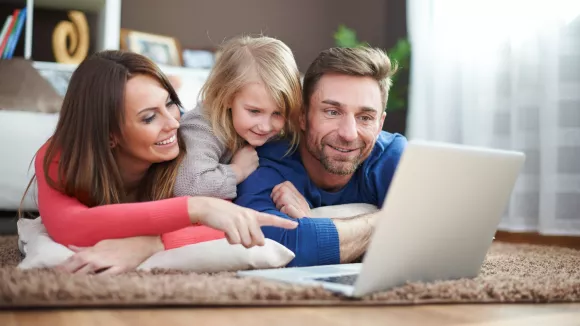 Νέο voucher από 400 έως 800 ευρώ σε οικογένειες - Ποιοι ωφελούνται