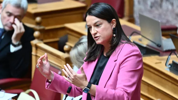 Κεραμέως για 13ωρο: Δεν αφορά τους δημοσίους υπαλλήλους