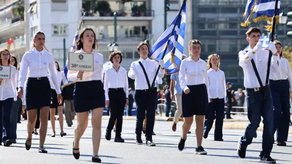28η Οκτωβρίου: Σε εξέλιξη η μαθητική παρέλαση στην Αθήνα (Φωτογραφίες)