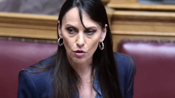Χαραλαμπογιάννη για μπόνους στο Δημόσιο: Είναι σαν 13ος μισθός