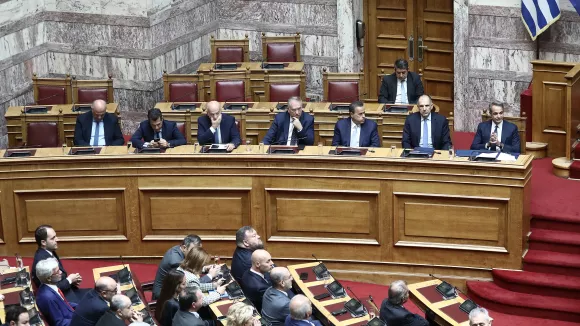 Βουλή: Αυτόματη διακοπή μικροφώνου - Ξεκίνησε η συζήτηση