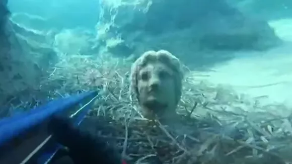 Άγαλμα στο βυθό