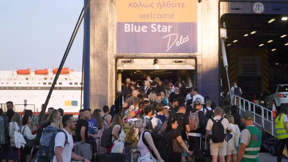 Προσλήψεις 5.383 αναπληρωτών: Εκπτώσεις σε ακτοπλοϊκά και αεροπορικά εισιτήρια