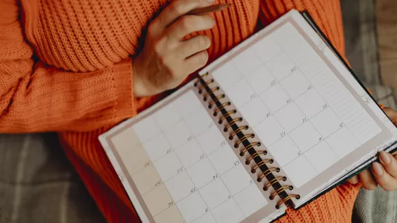 Πότε «πέφτουν» οι αργίες του 2026 – Τα τριήμερα και τετραήμερα της χρονιάς