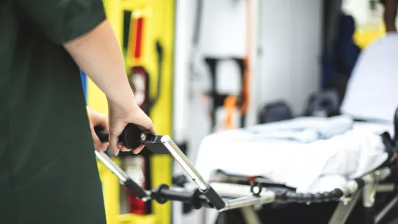 Αγρίνιο: 79χρονος εντοπίστηκε μαχαιρωμένος - Προσήχθη η κόρη του