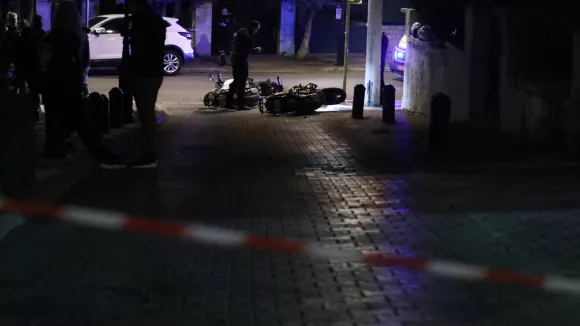 Άγιος Δημήτριος: Eμβόλισαν μηχανές της ΕΛΑΣ - Ασύλληπτοι οι διαρρήκτες (βίντεο)