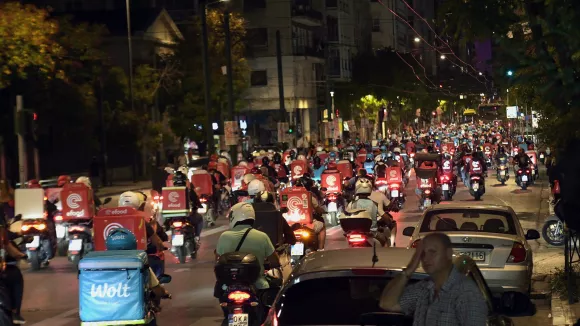 Διανομείς efood και Wolt: Διήμερη στάση εργασίας - Ξεκινούν την Black Friday