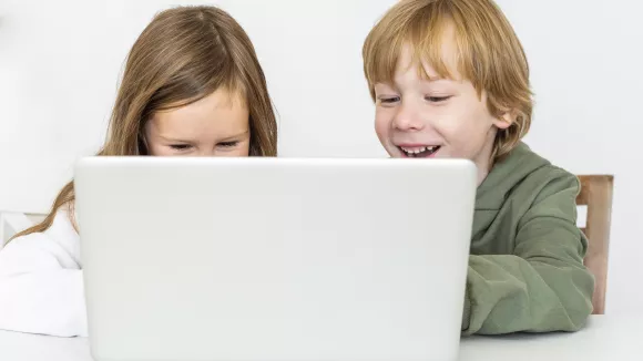 Επίδομα παιδιού: Ανοίγει αύριο η πλατφόρμα για νέες αιτήσεις