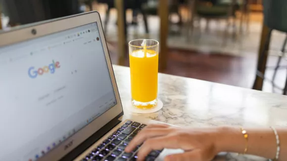 Θέσεις εργασίας και προσλήψεις