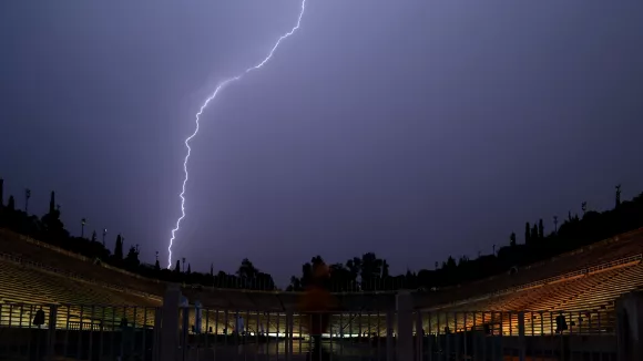 Ανελέητη η κακοκαιρία Adel: Καταιγίδες και χαλάζι «γονατίζουν» την Αθήνα