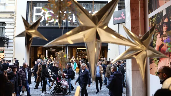 Ανακοινώθηκε το εορταστικό ωράριο 2025 - Πότε ξεκινά