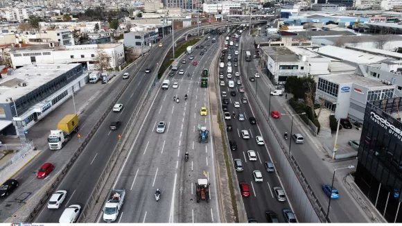 Κίνηση στην Αττική: Πού έχει «κοκκινίσει» ο χάρτης της τροχαίας