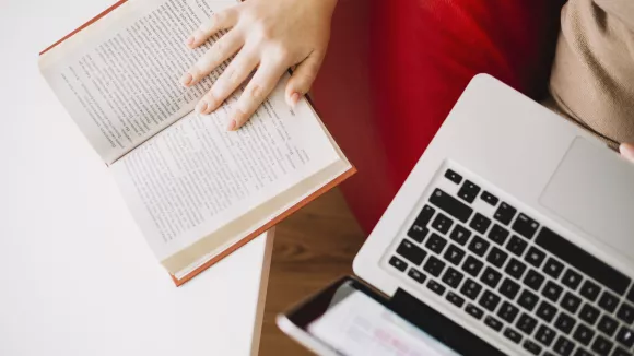 Τι σημαίνει η λέξη «σκώμμα»